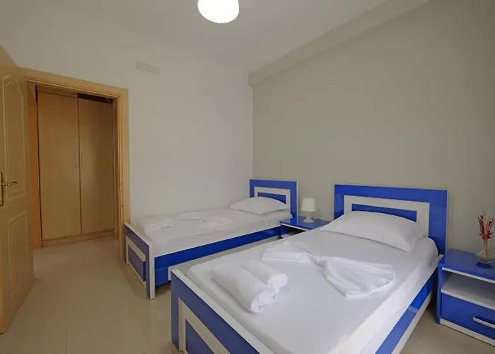Apartment Llamani *