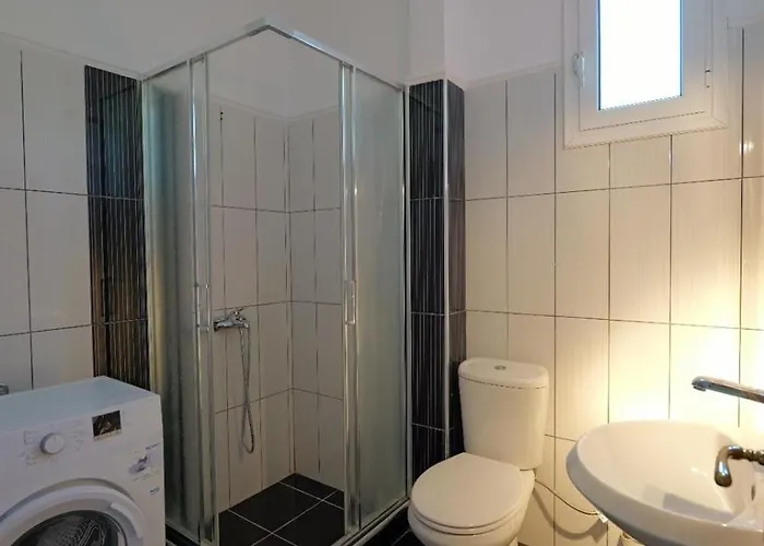 Llamani Apartment Himare