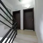Llamani Apartment *