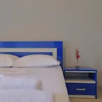 Apartment Llamani *