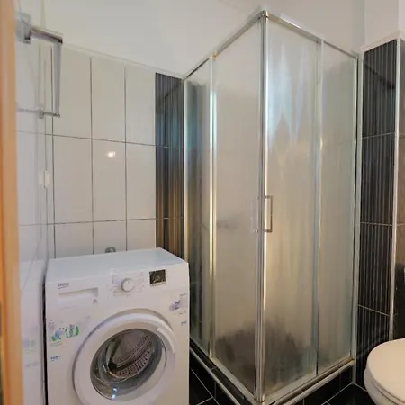 Apartment Llamani *