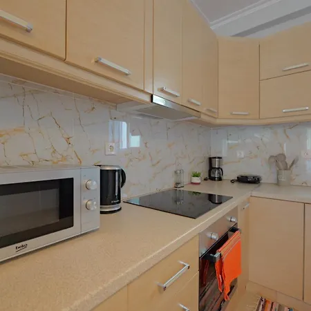 Apartment Llamani
