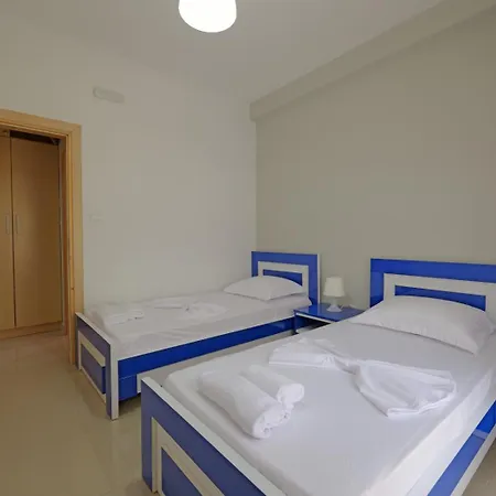Apartment Llamani *