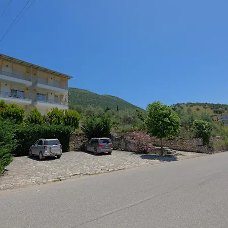 Llamani Apartment *