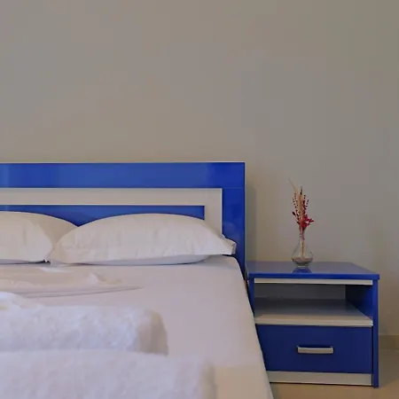 Apartament Llamani *